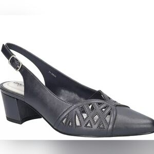 Easy Street Women's Bizzy Pump 9 1/2